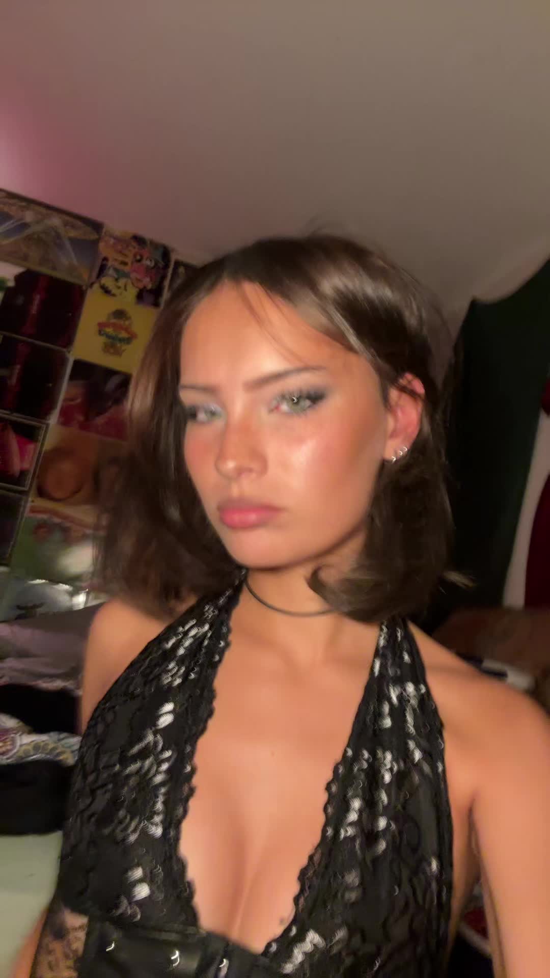 @:3