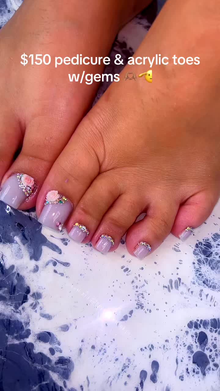 @MiMi 🎨🦋👑🦄
