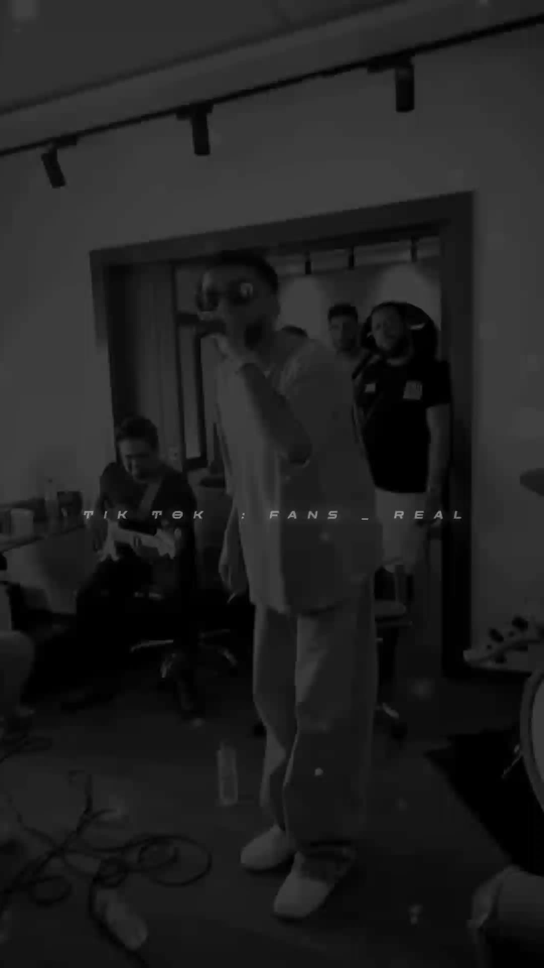 @F A N S _ R E A L