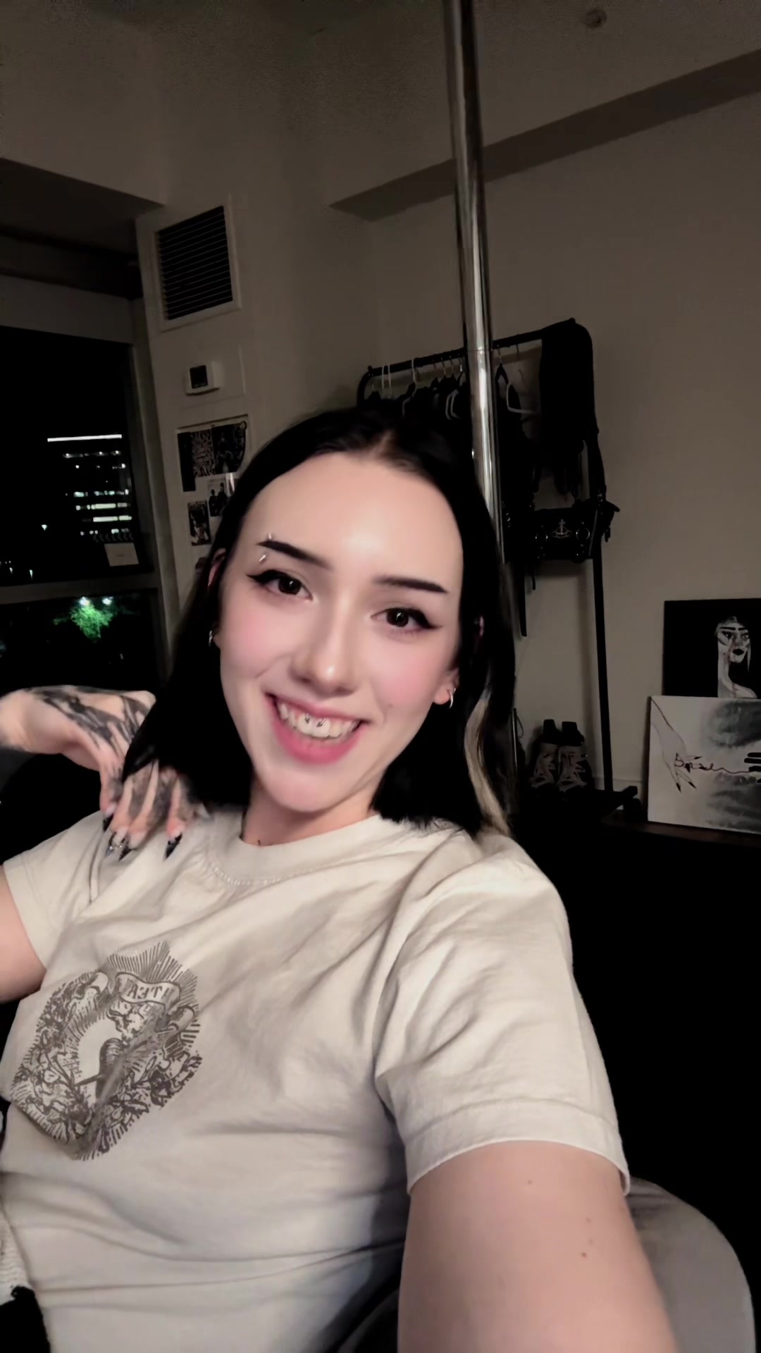 @veilofthorns_