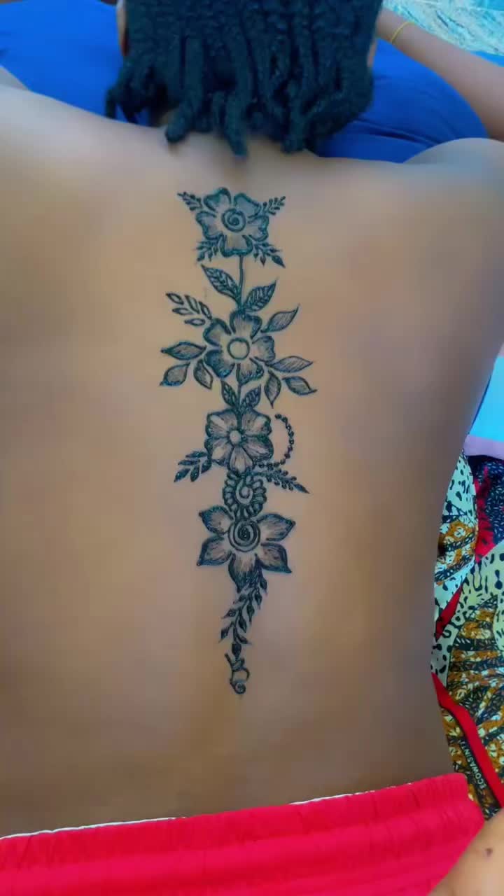 @Raheenahs.Henna