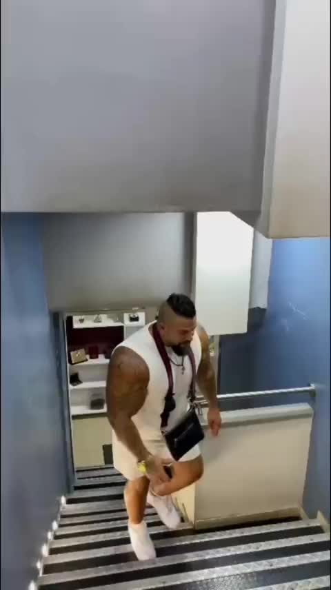 @MOE BANNOUT