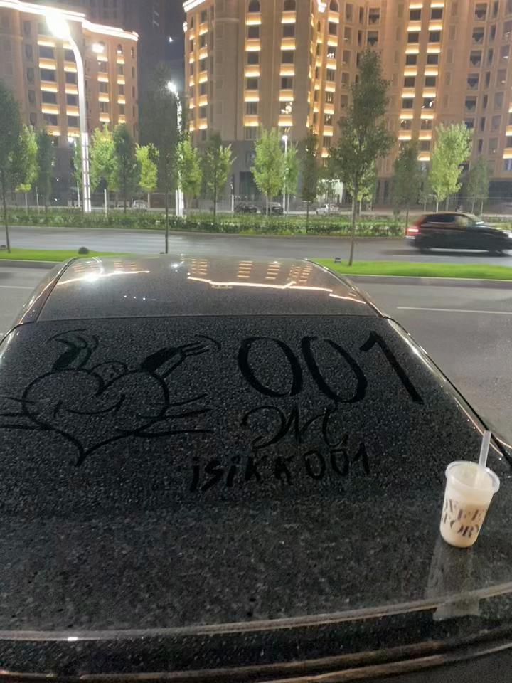 @001