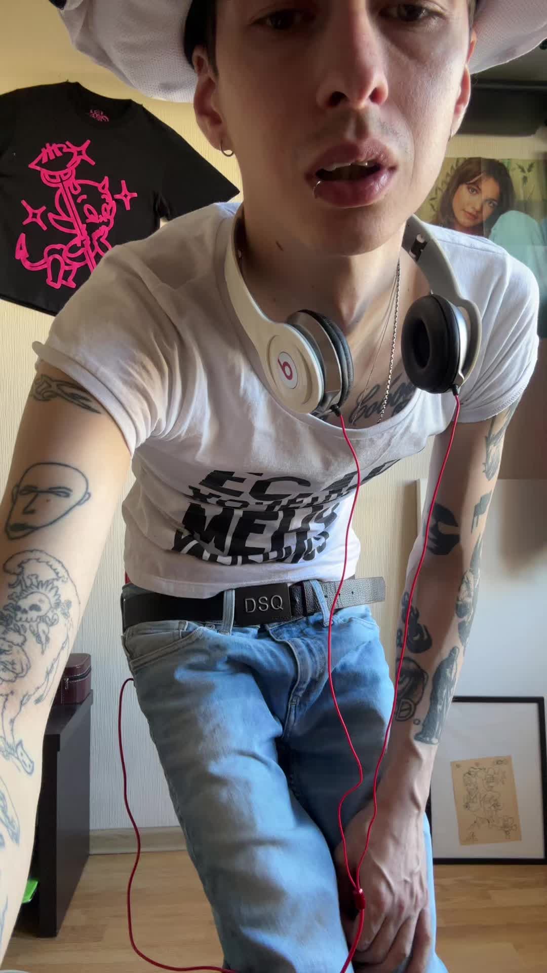 @Максим Зихель Лох