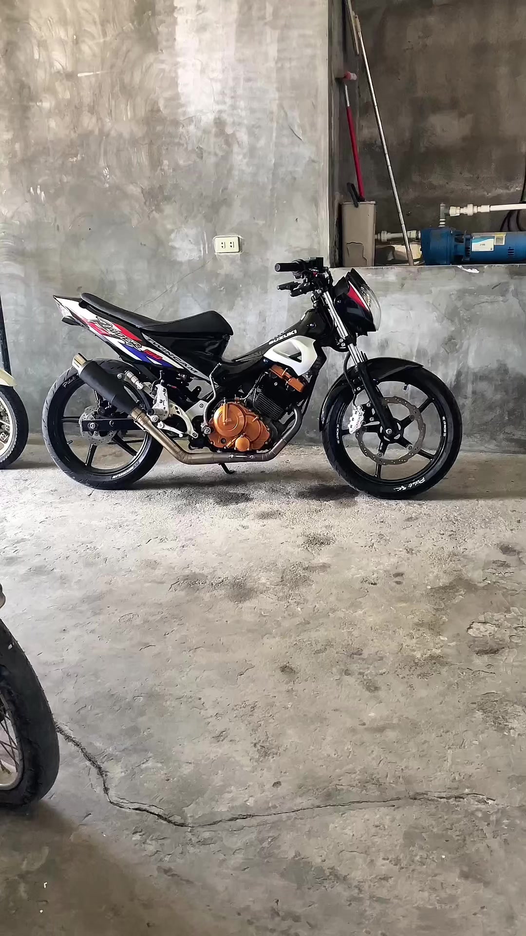 @OUTCAST MOTO