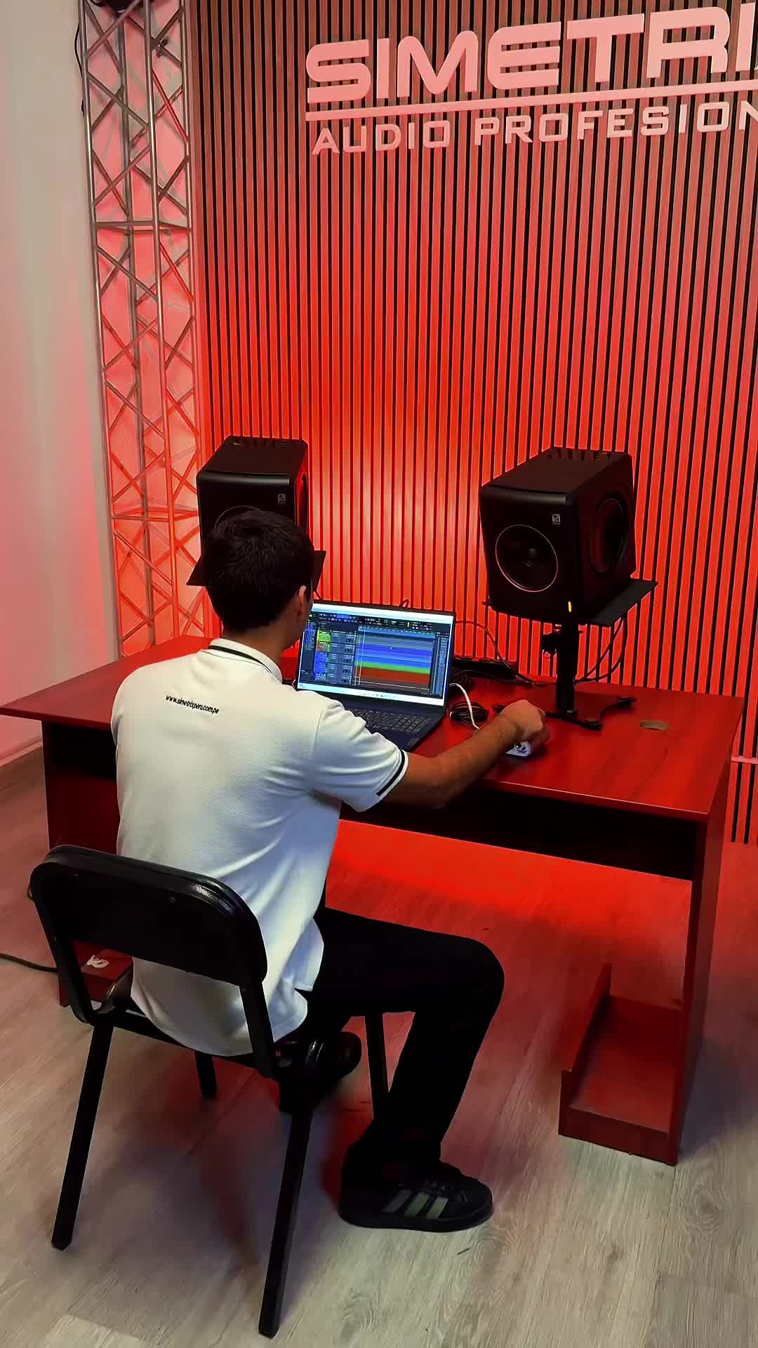 @Simetrixperu