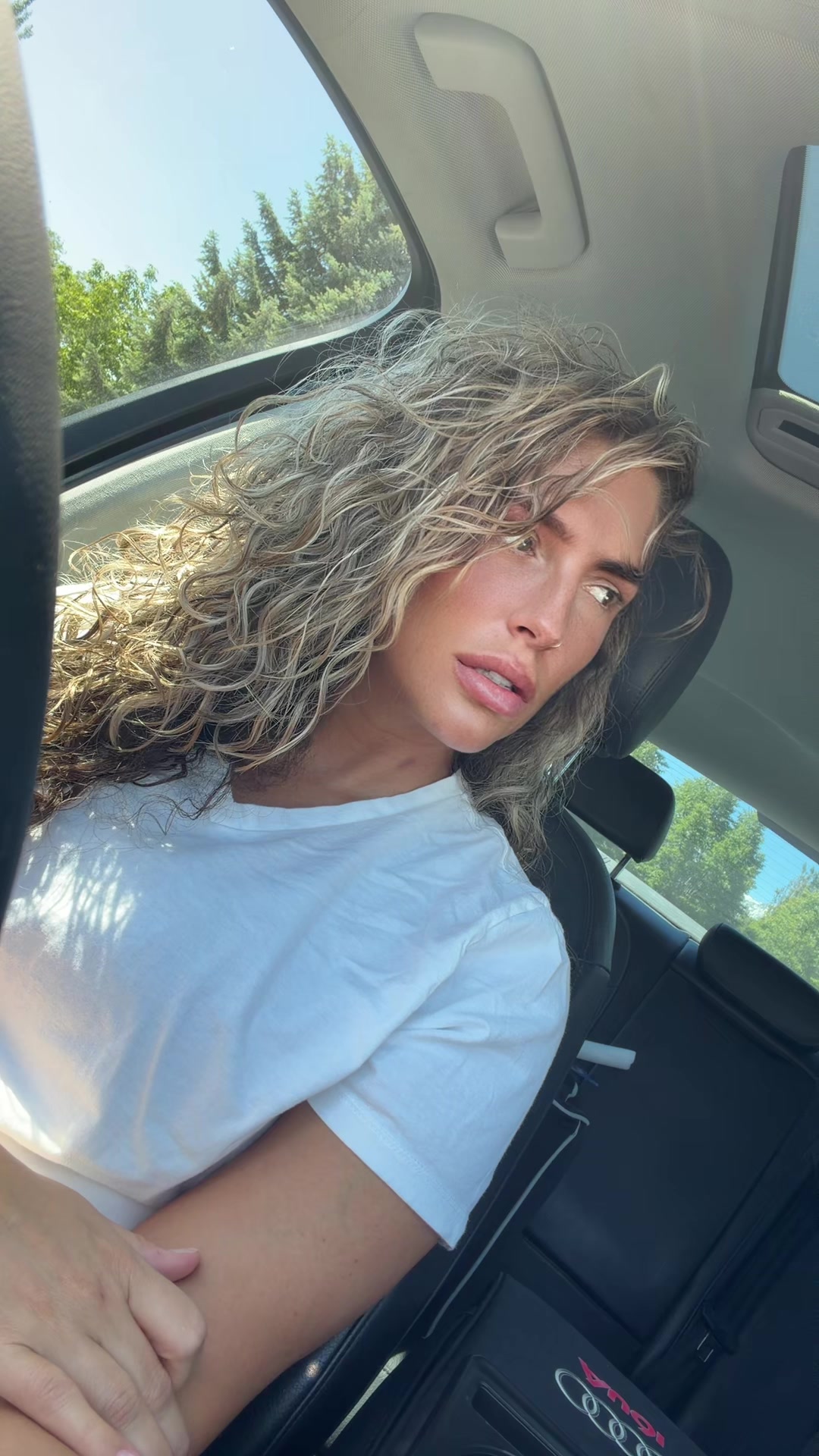 @HottmessCrystalOfficial1