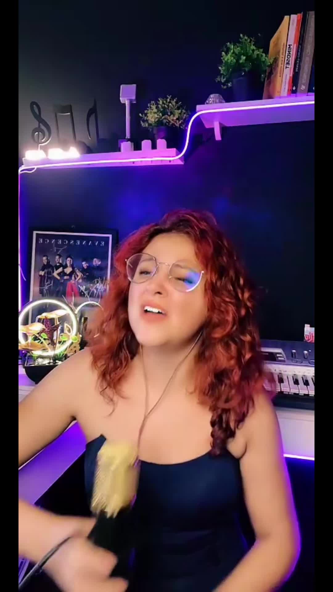 @Naimi Stephanie 🦋✨🦇