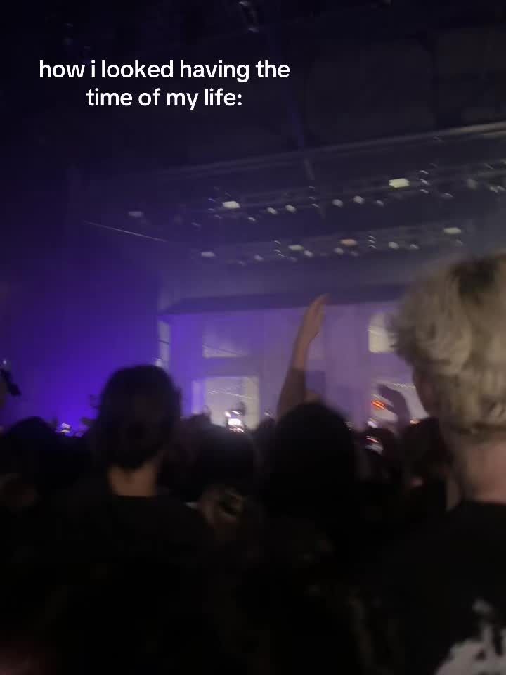 @e l l a 🫧