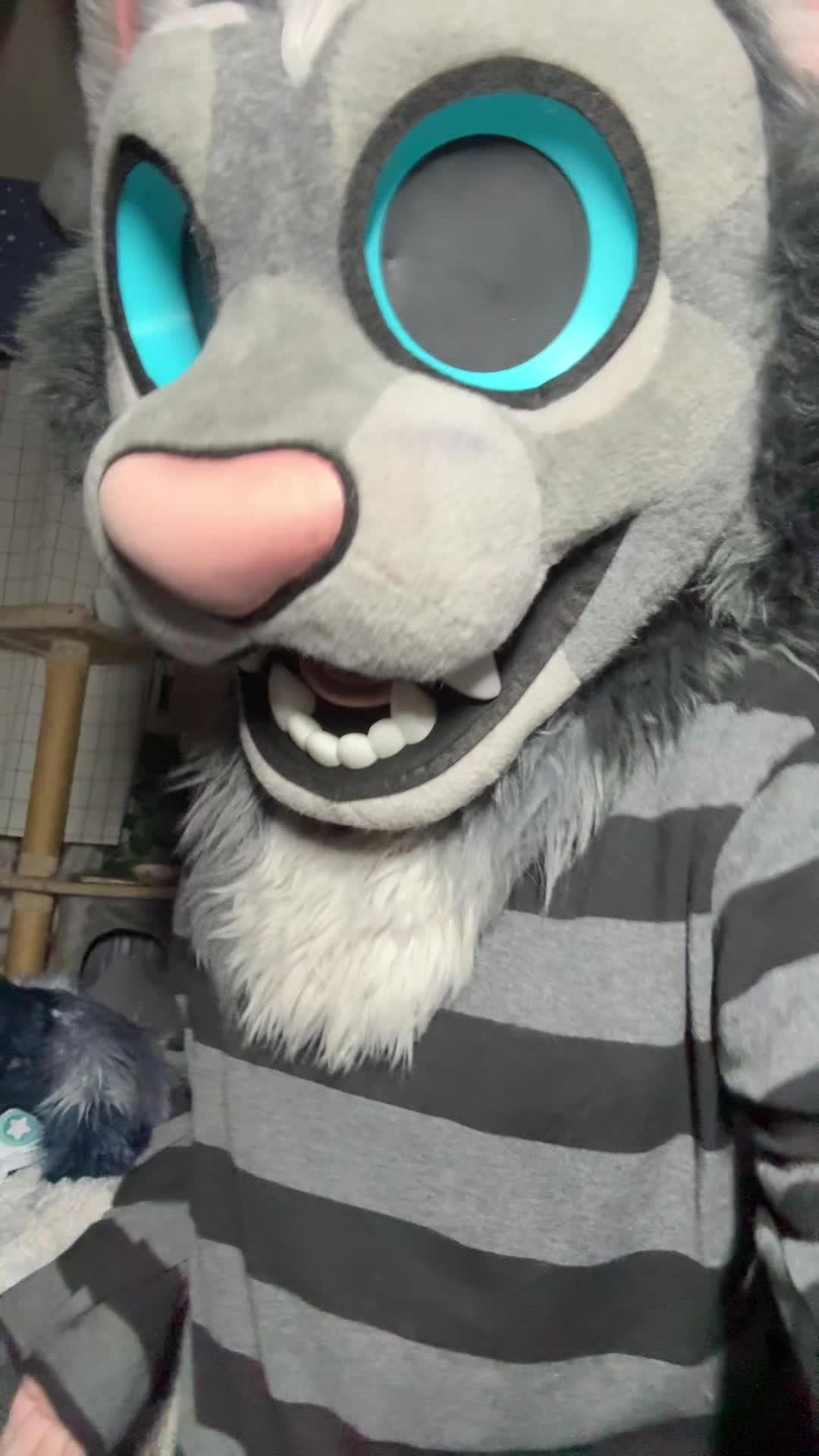 @theyluvronan_