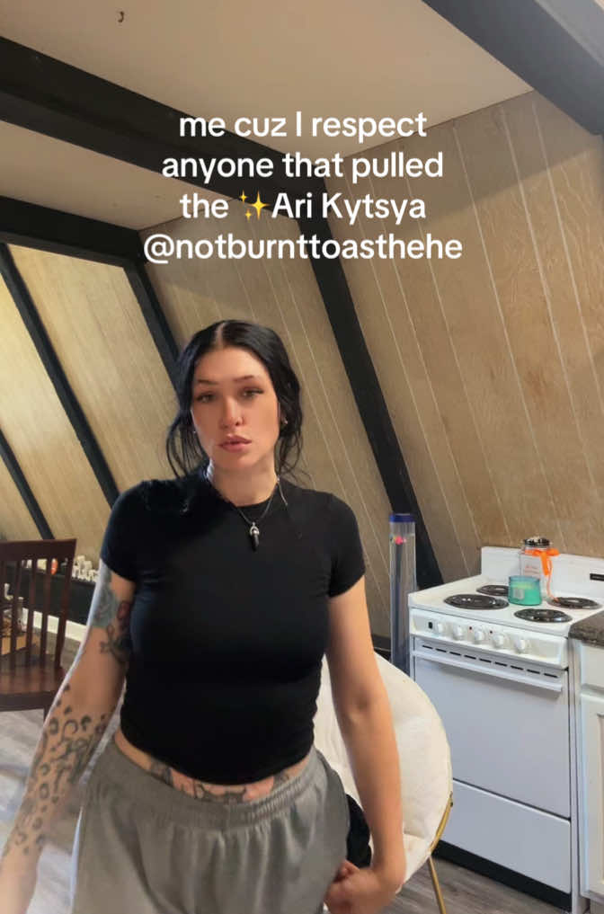 @brutalbritt 🖤🍒🎱📟🩶
