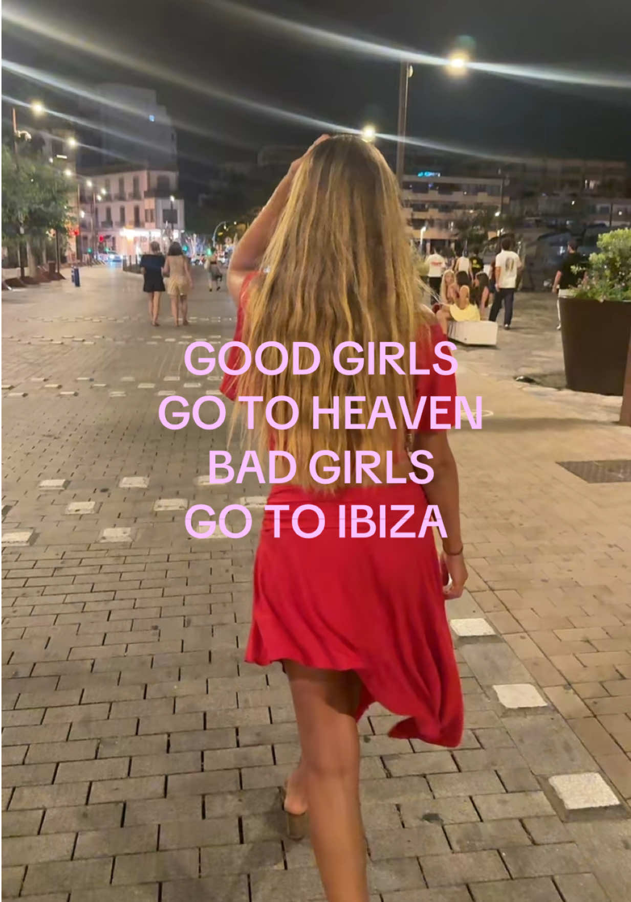 @Asturzia
