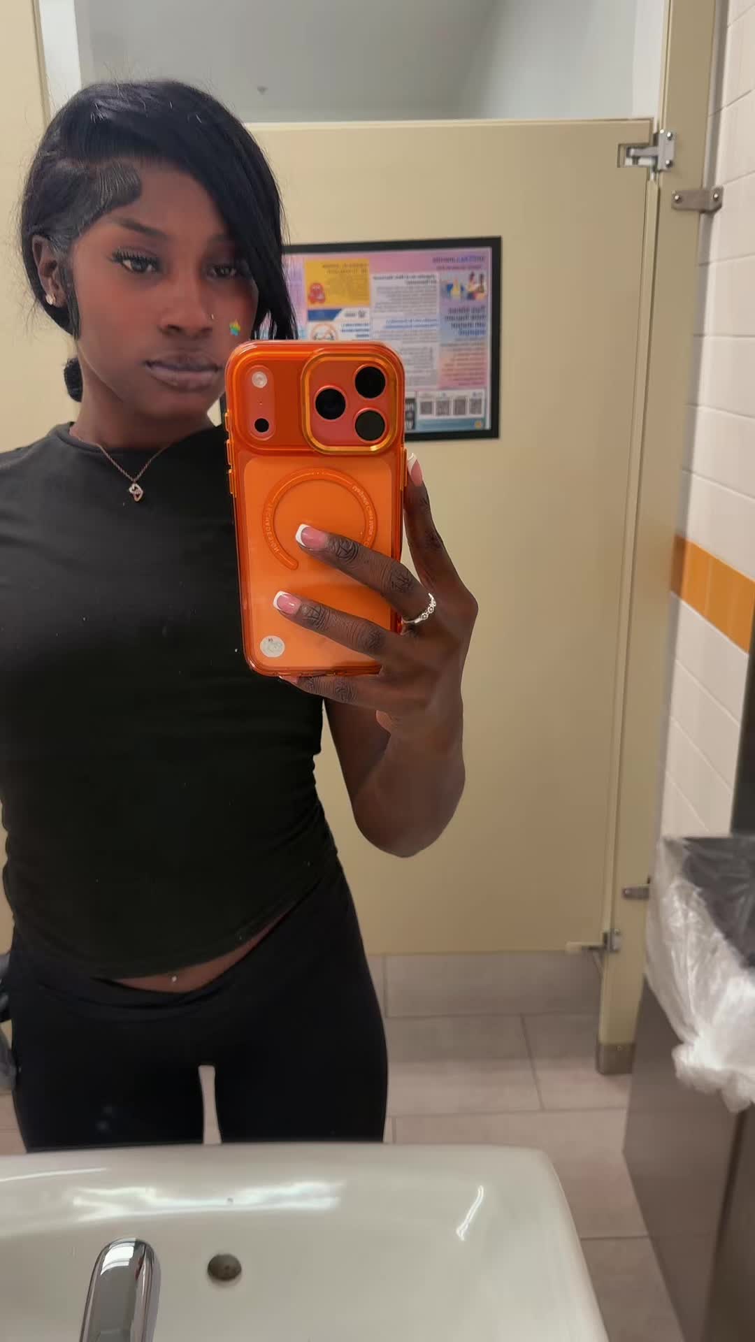 @Nanieee