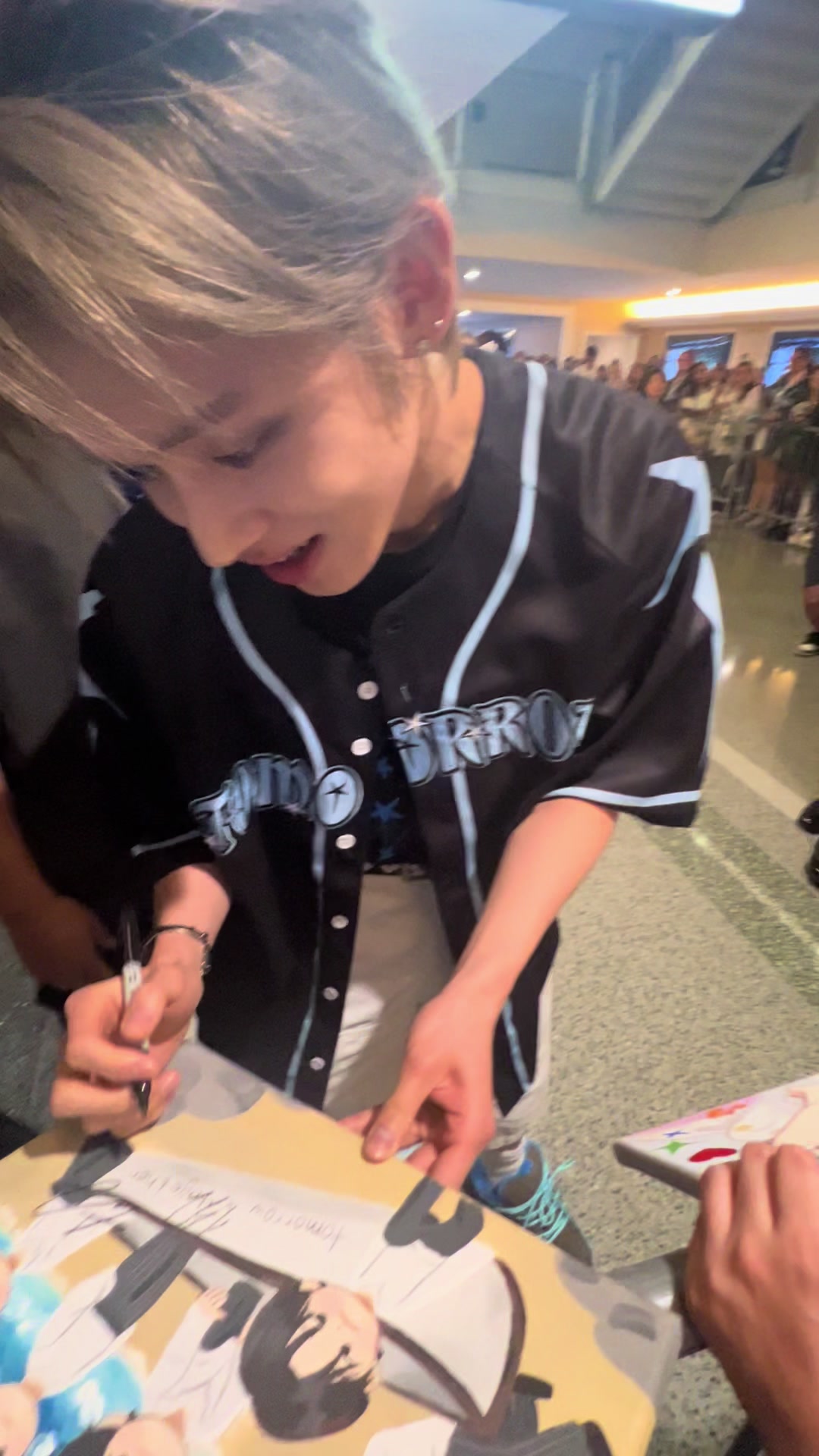 @Valeria saw and met TXT
