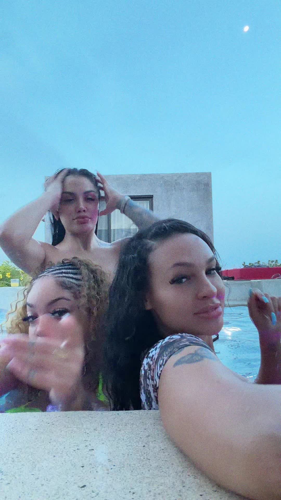 @officialmika_