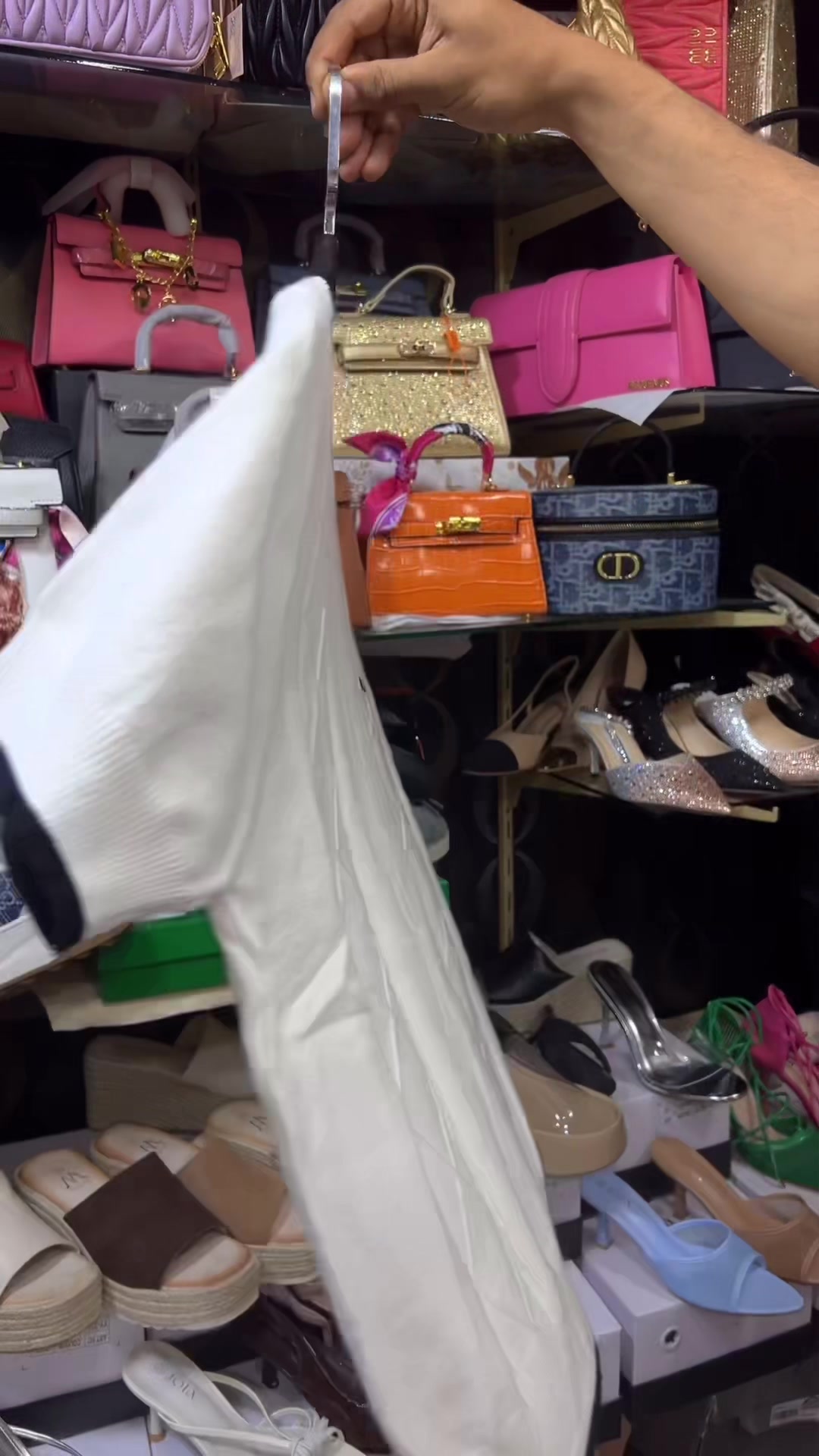 @SHOES AVENUE