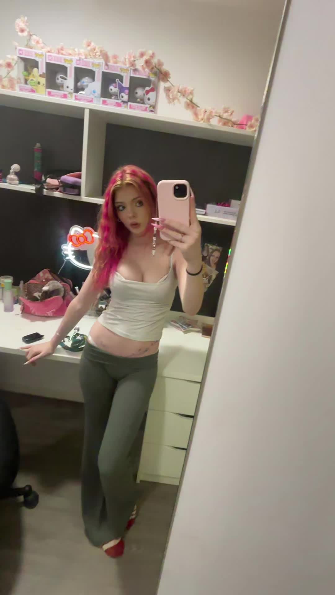 @_ellamary_