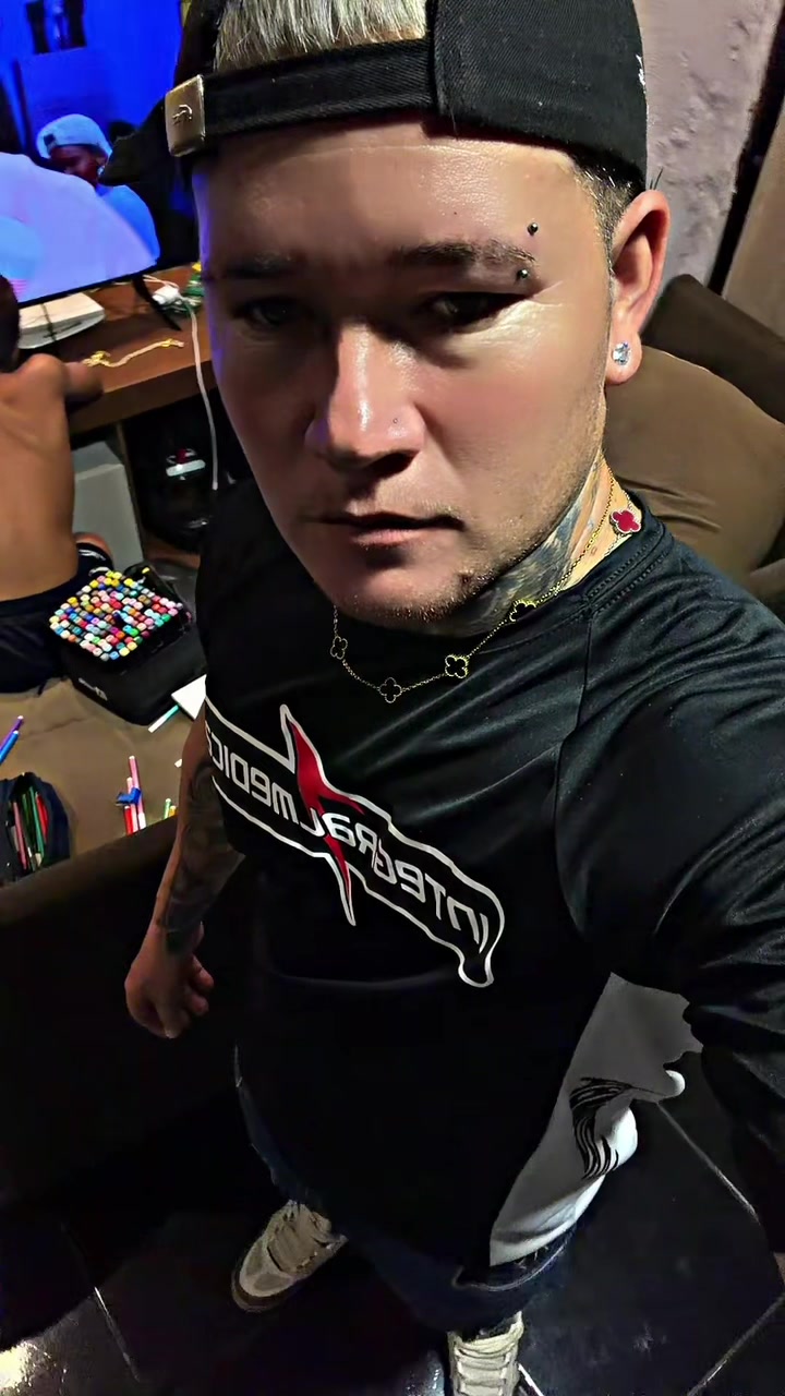 @𝐀𝐥𝐞𝐬𝐬𝐚𝐧𝐝𝐫𝐨 👽