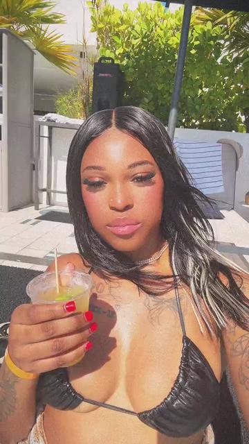 @TheeFemaleHustler❤️&zwj;🔥