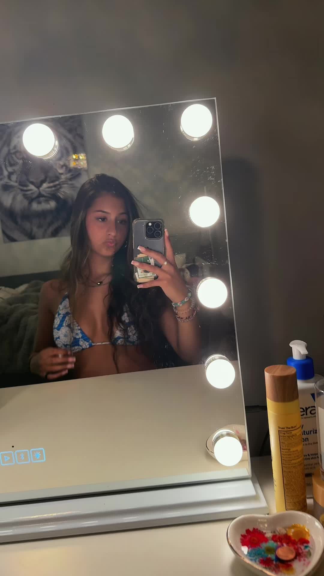 @Adriana