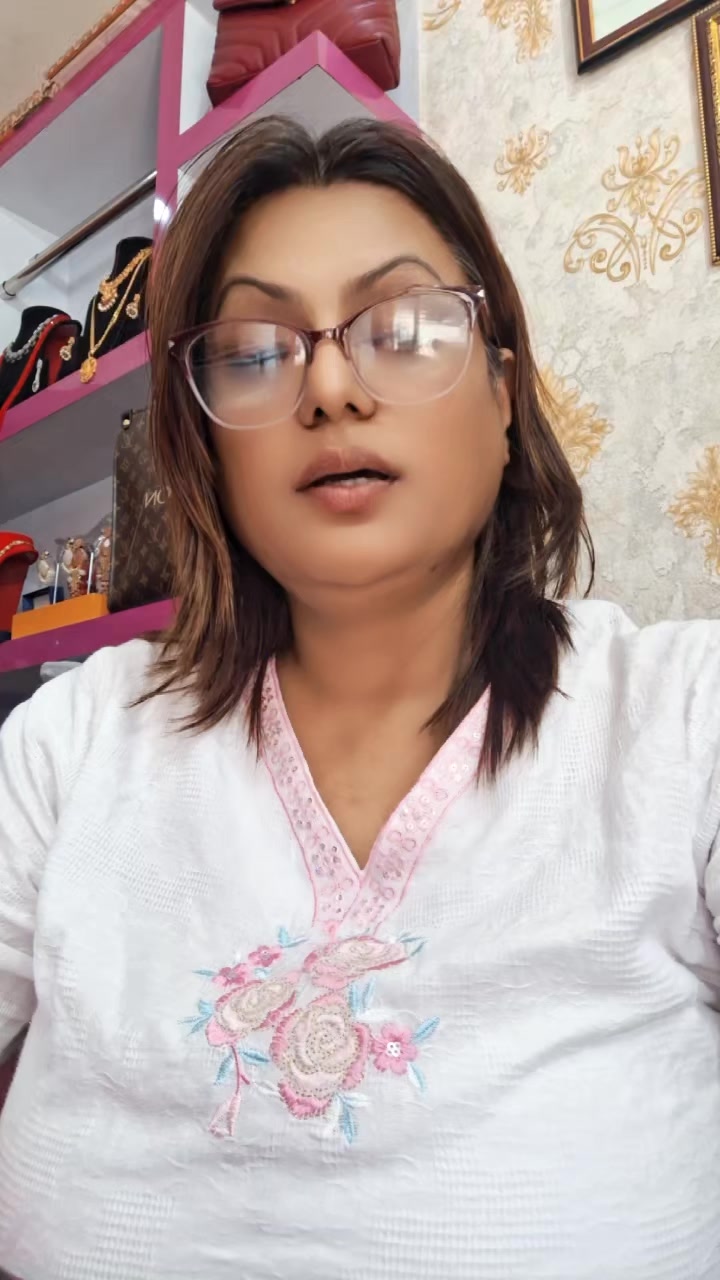 @मीना ढकाल
