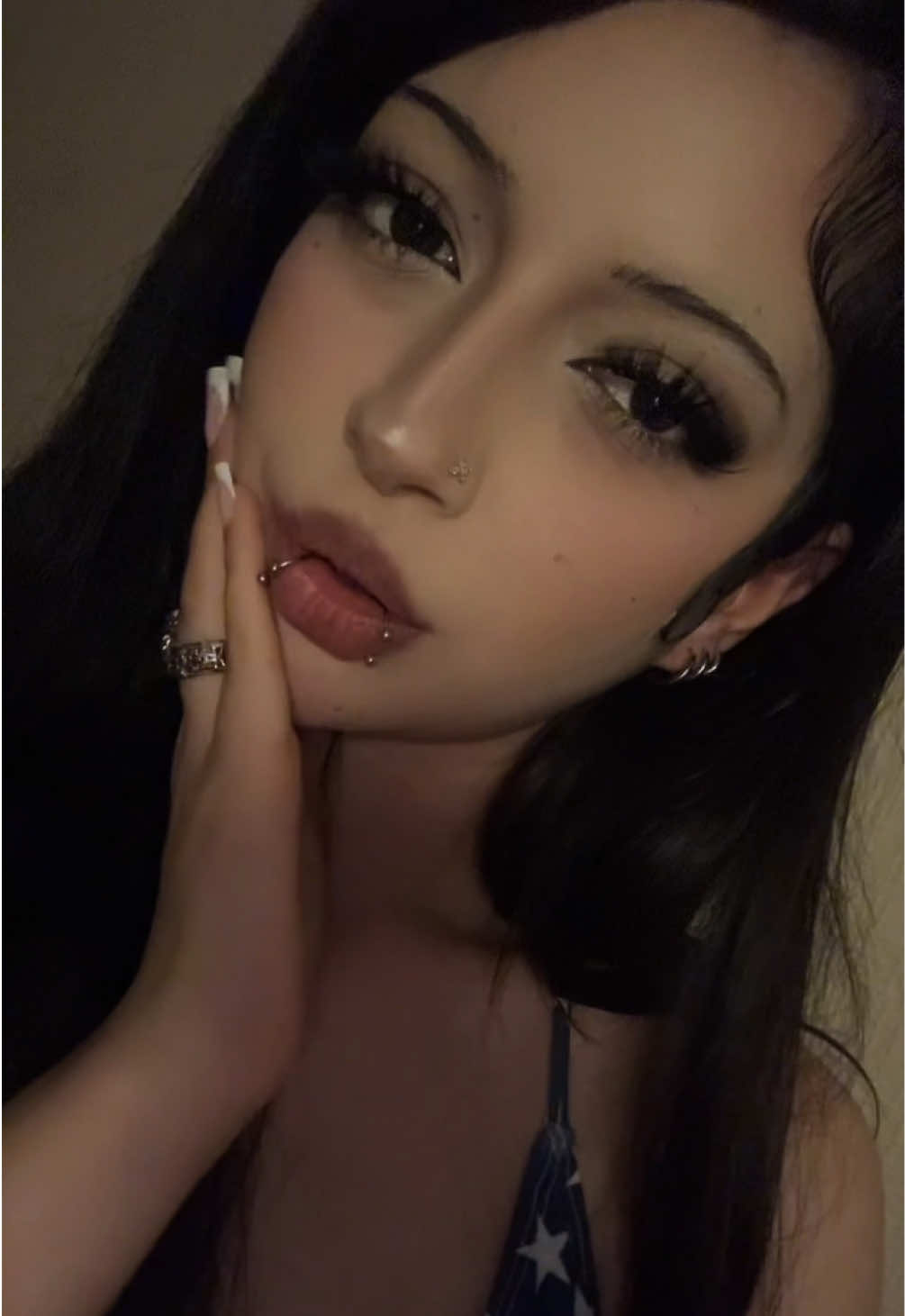 @♛