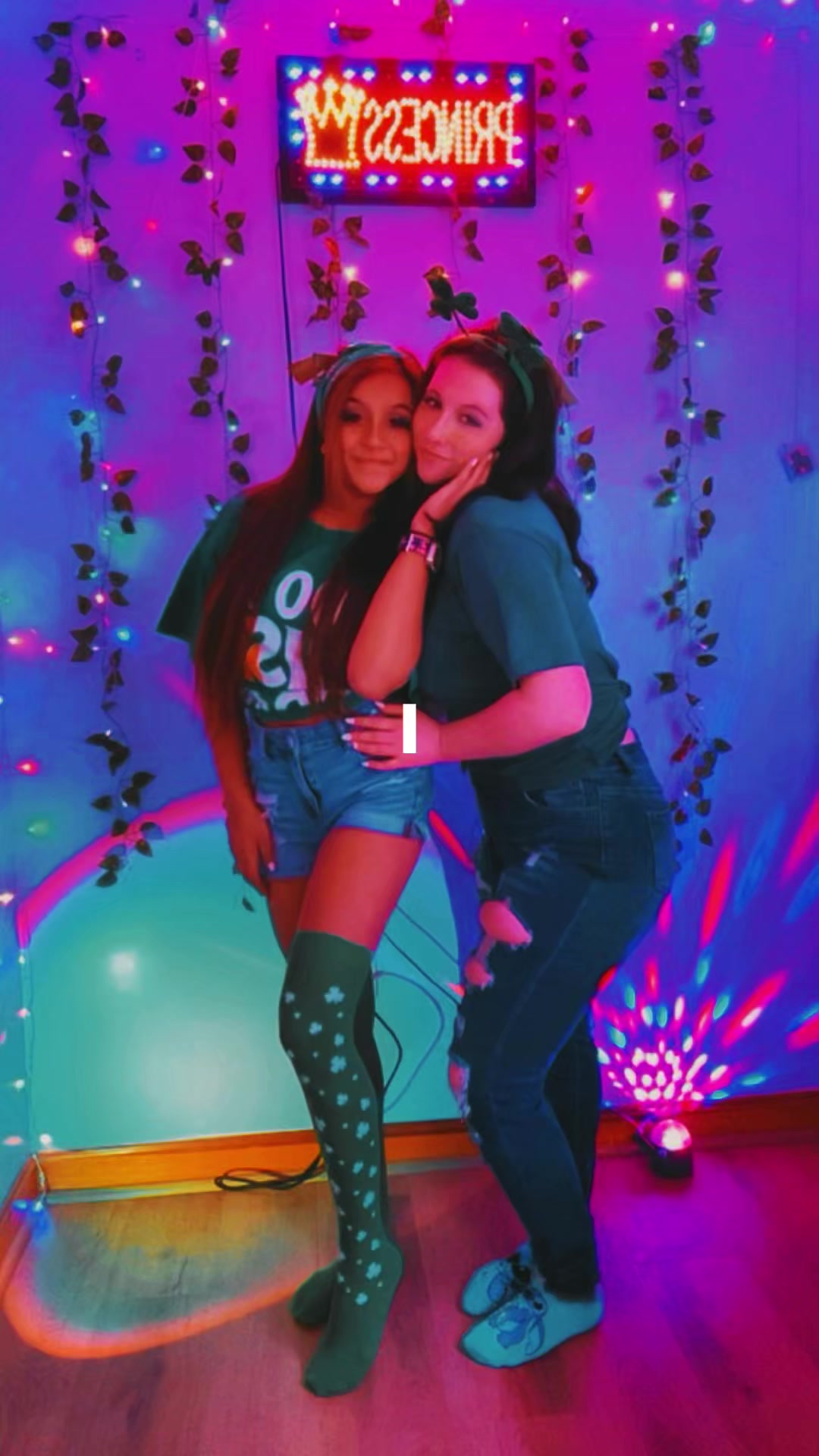 @Chrissy Esparenza 🦋🍭💕✨