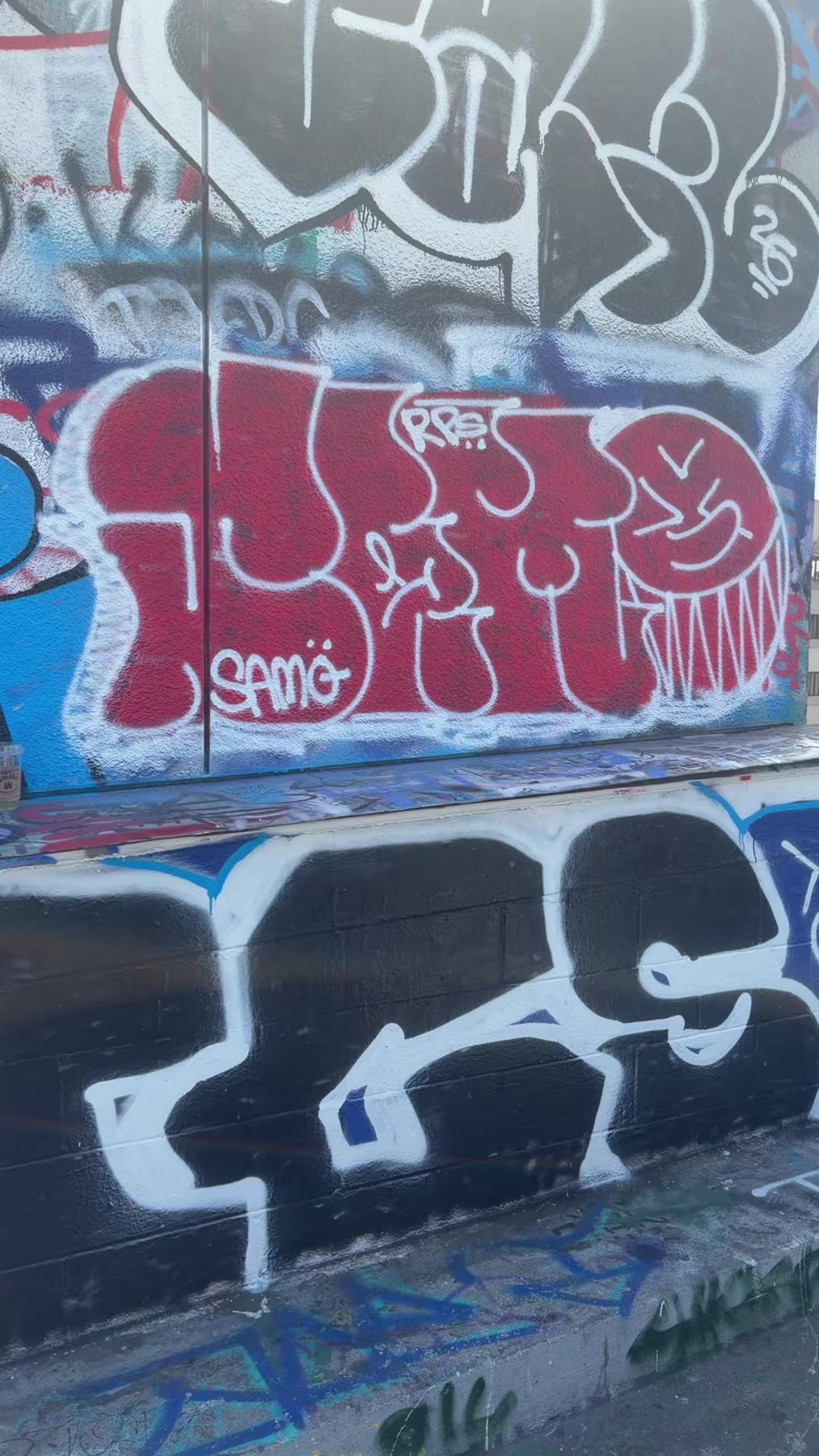 @⃟