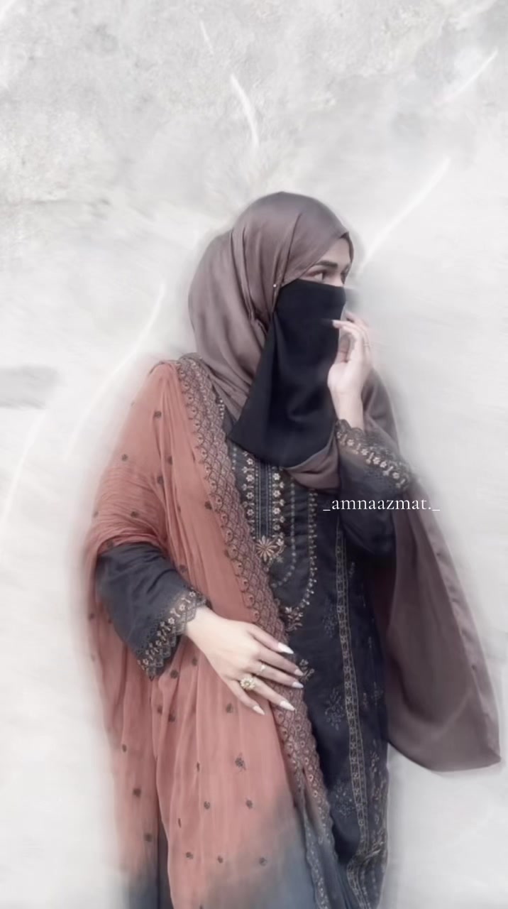 @_amnaazmat._