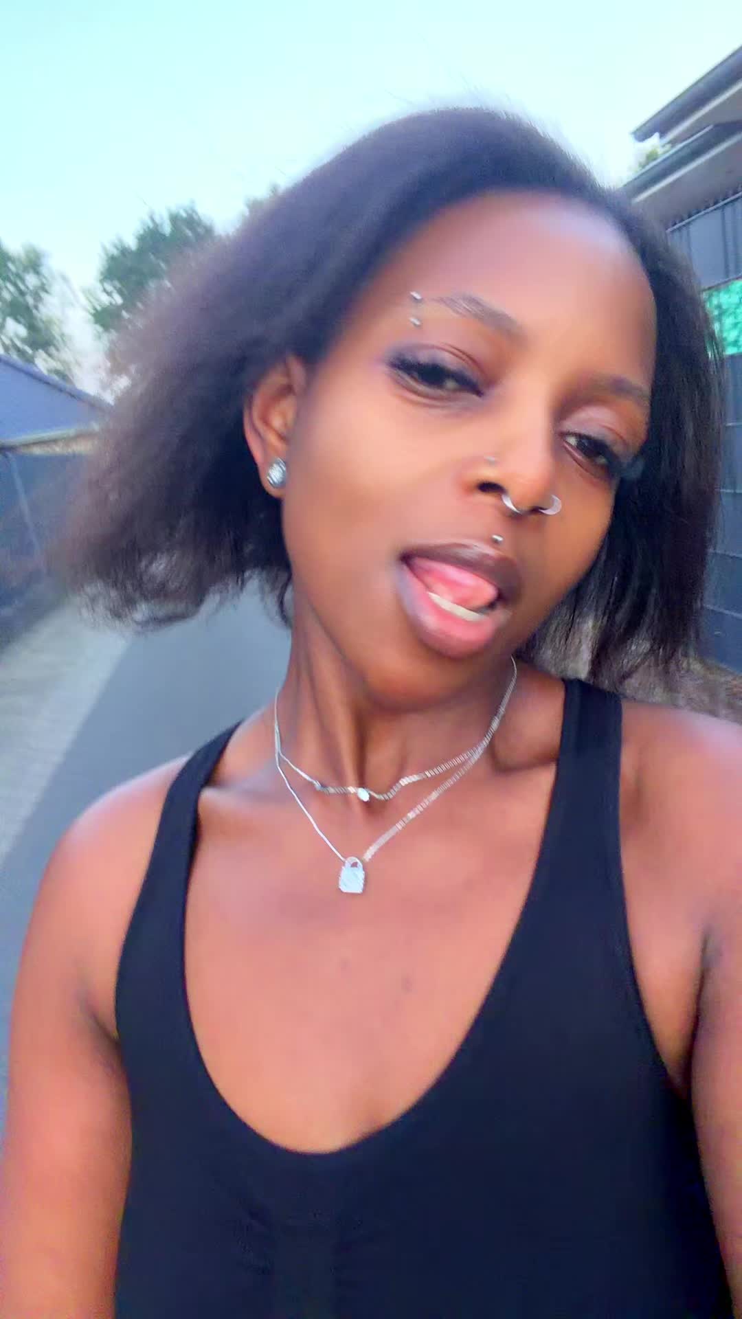 @Veronica Sibonisiwe