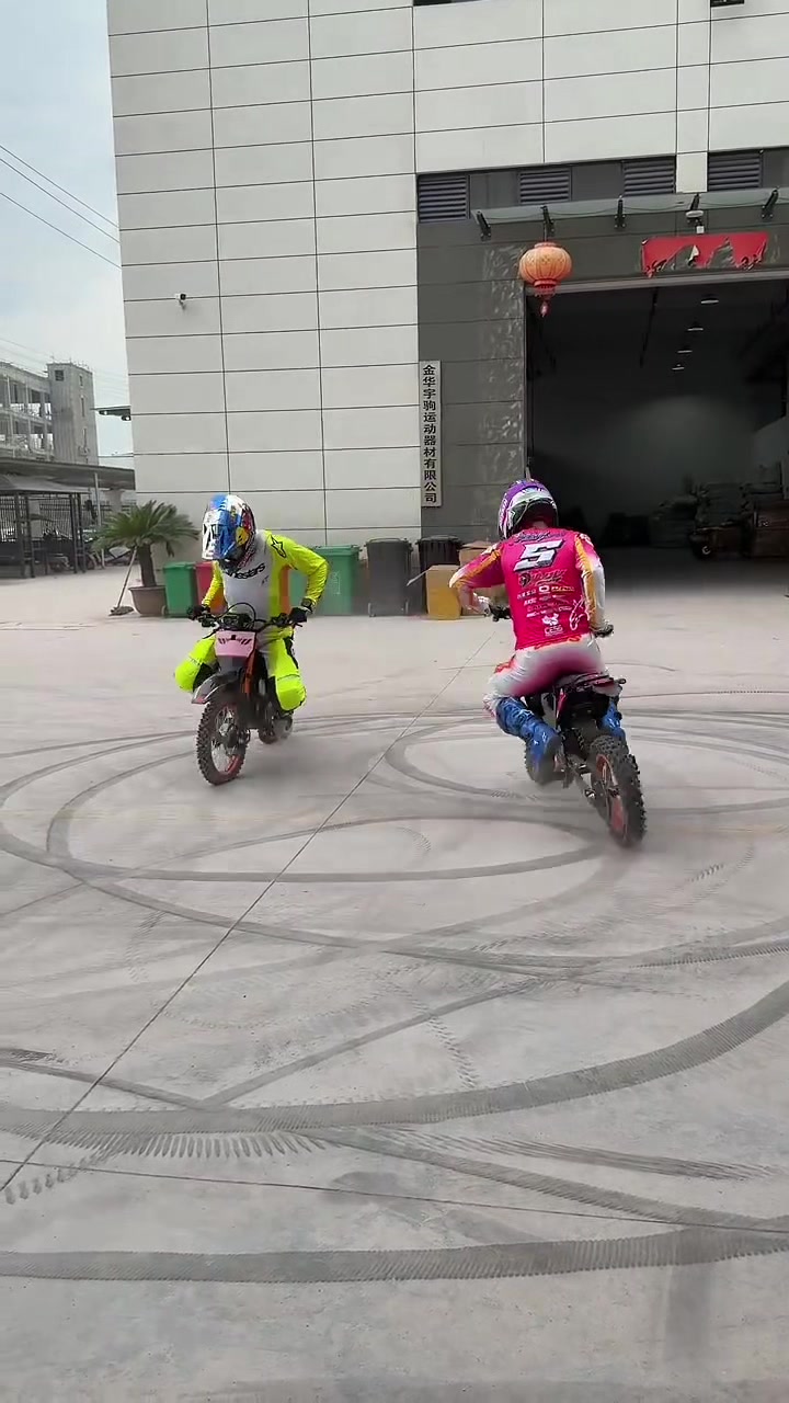 @oukasupermoto