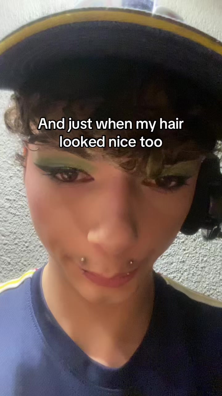 @shes_licking_thewall