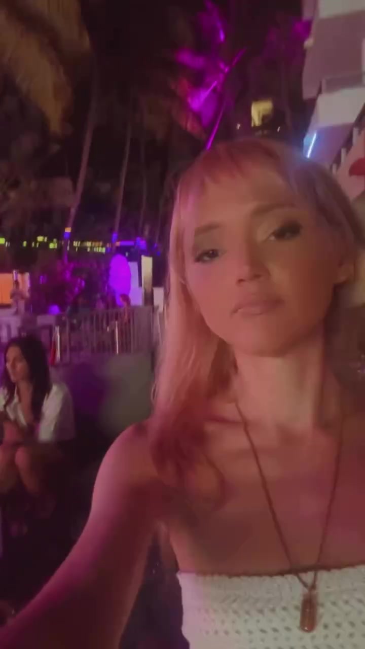 @Ella Noir
