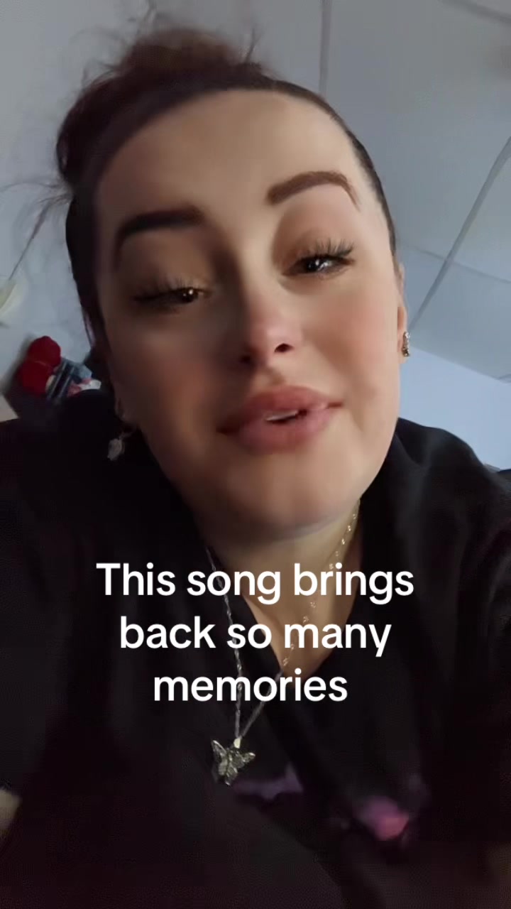 @JustASmallTownGirl🩷💜