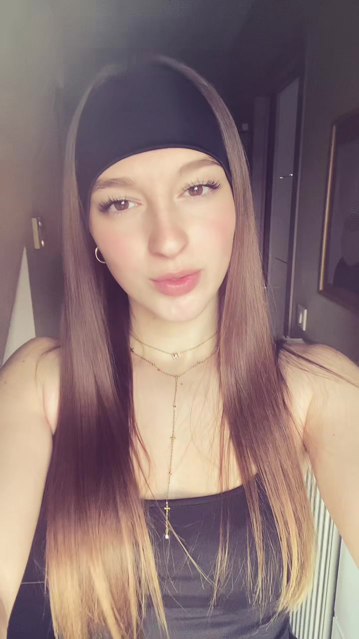 @norabizik