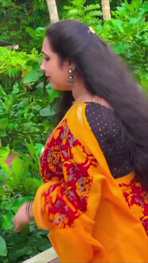 @)(সুমি চোীধুরী)(