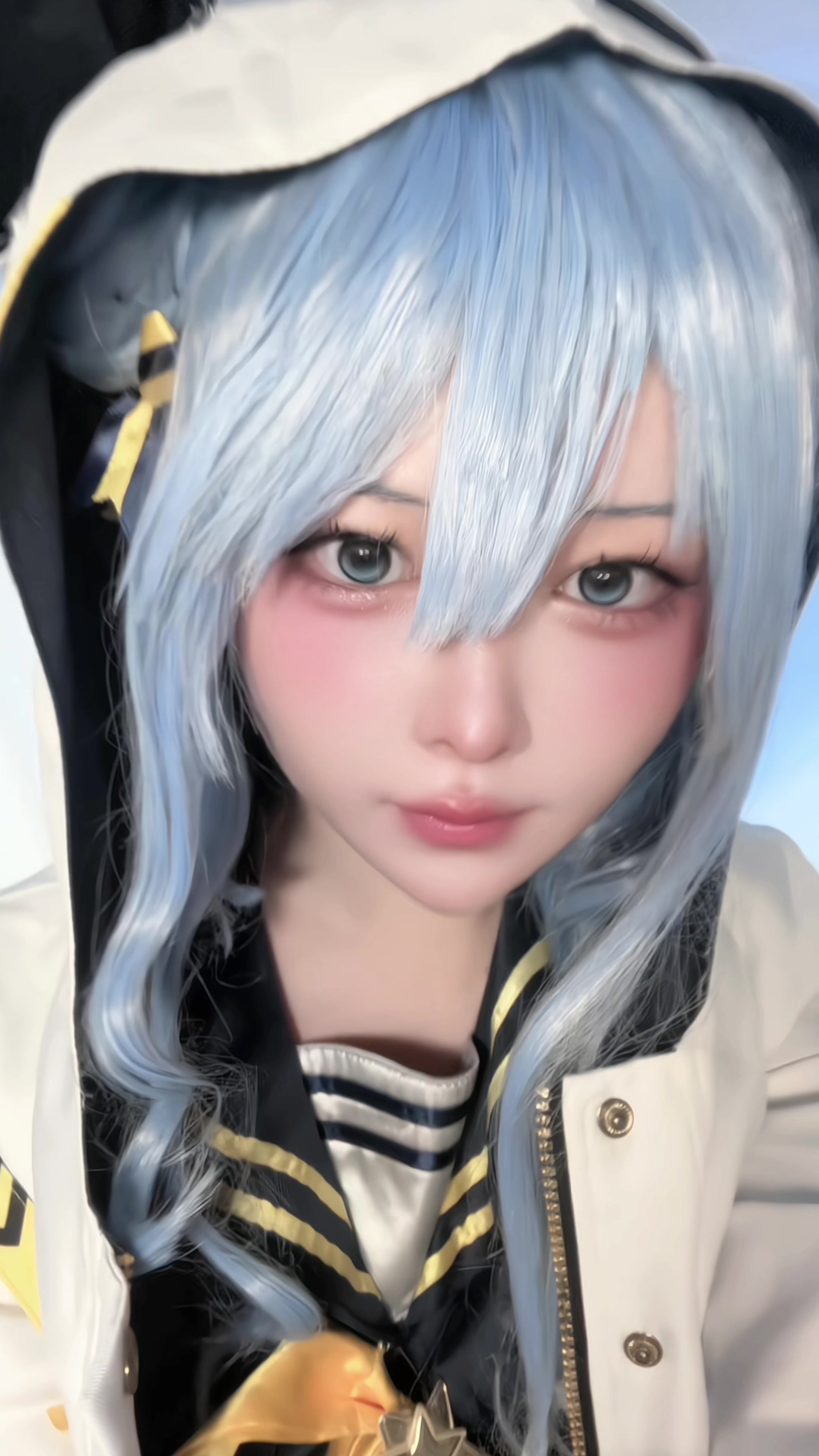 @かなで