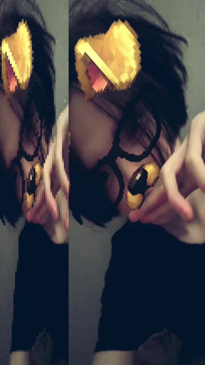 @>.<
