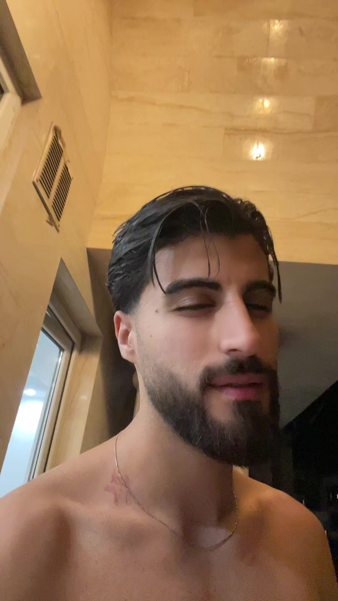 @Alighsmiii