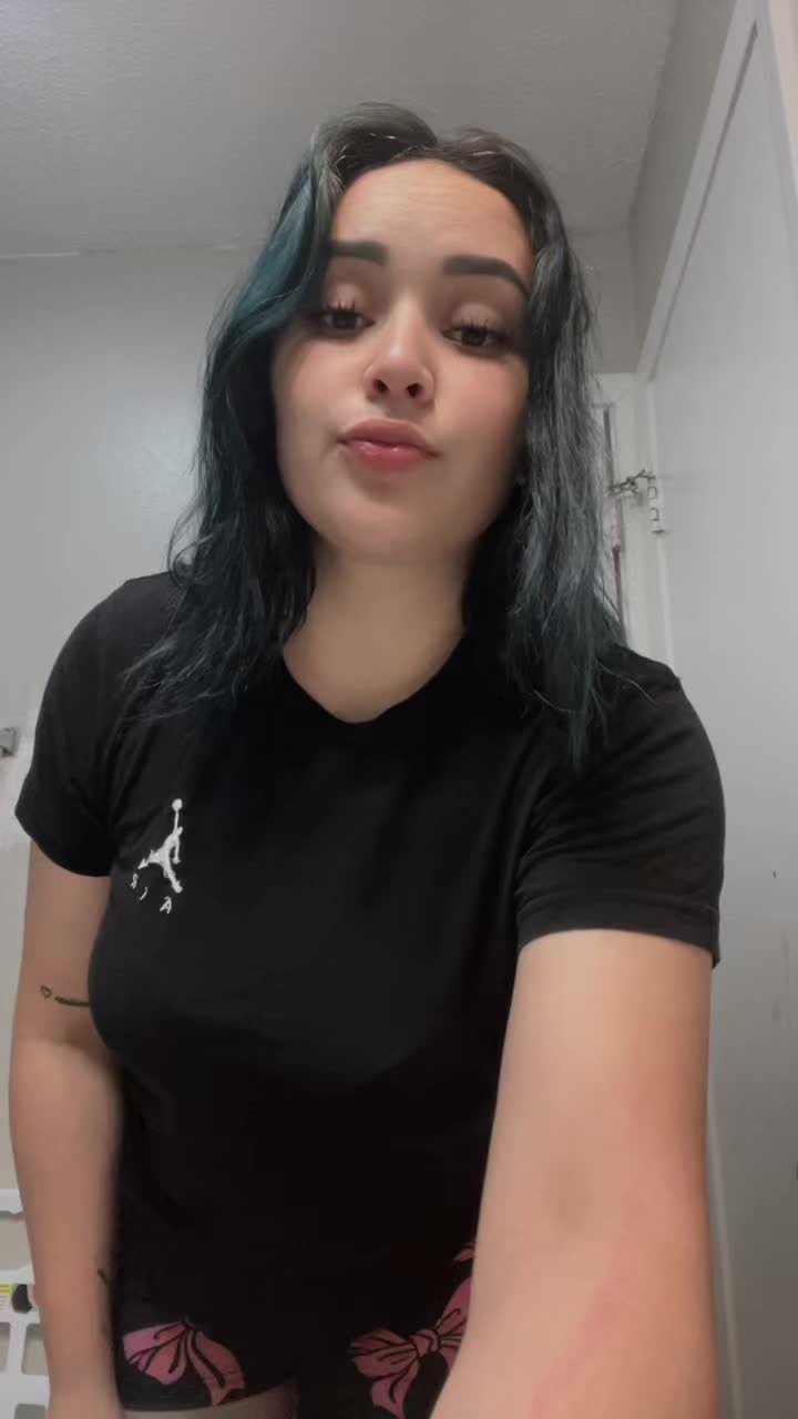 @Dani ᥫ᭡