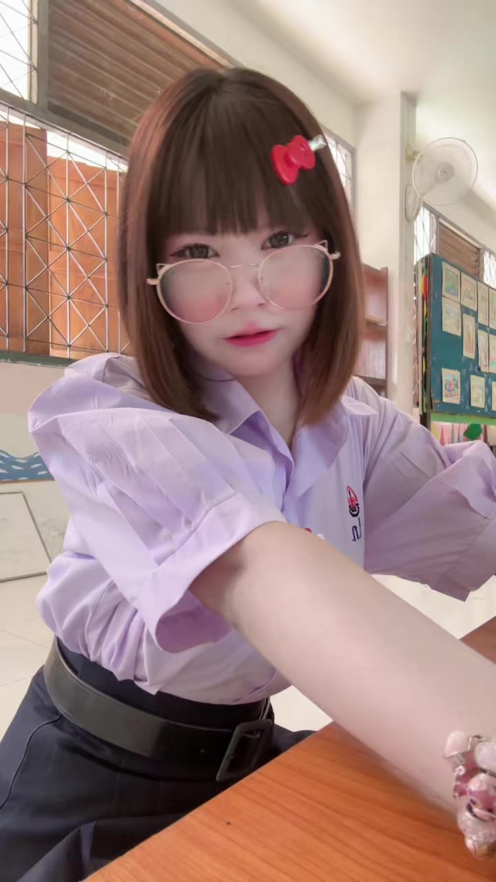 @รู้ไหมทำไมกูถึงใส่เเว่น😏😏