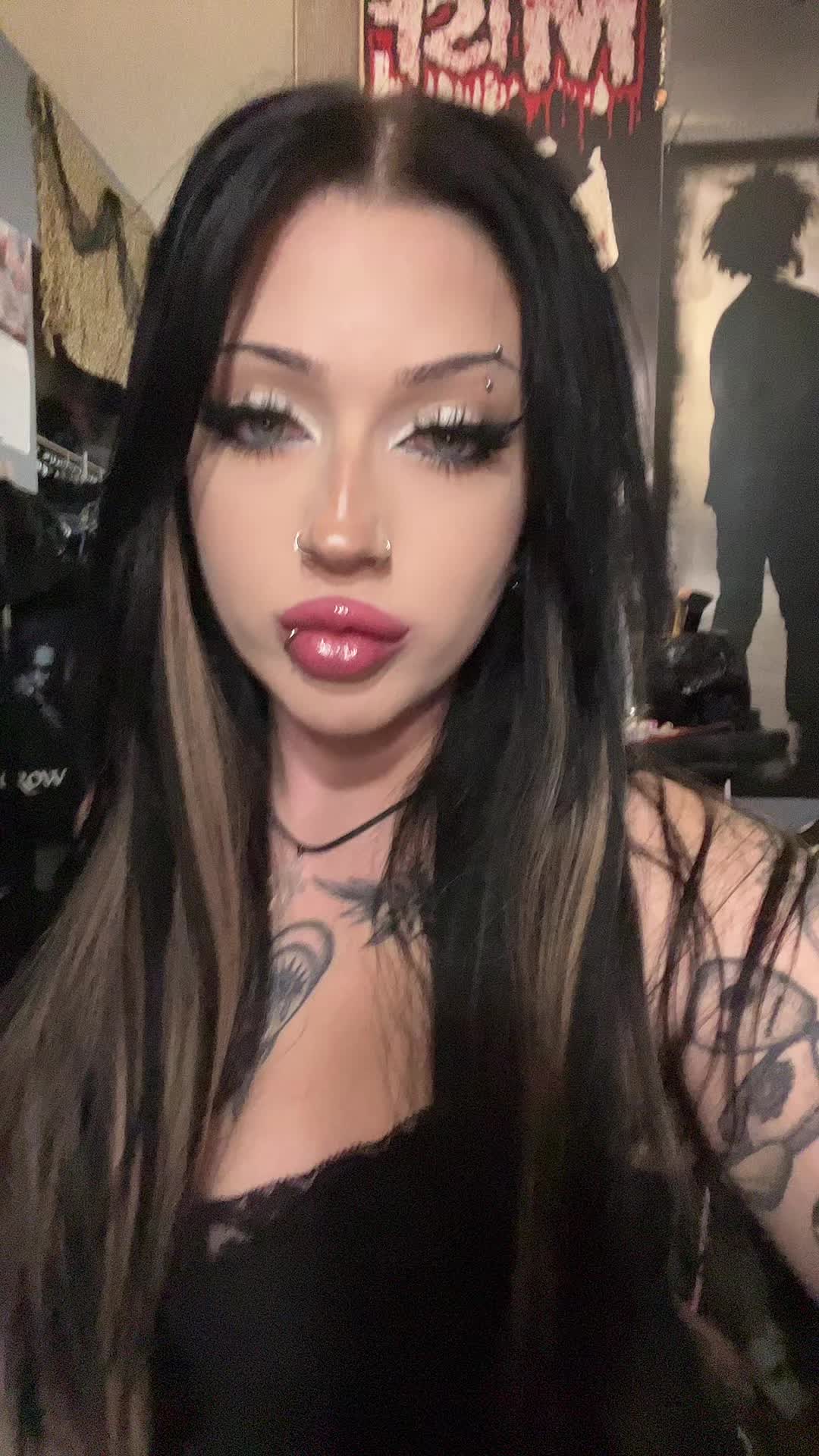 @drowningmysorrowz