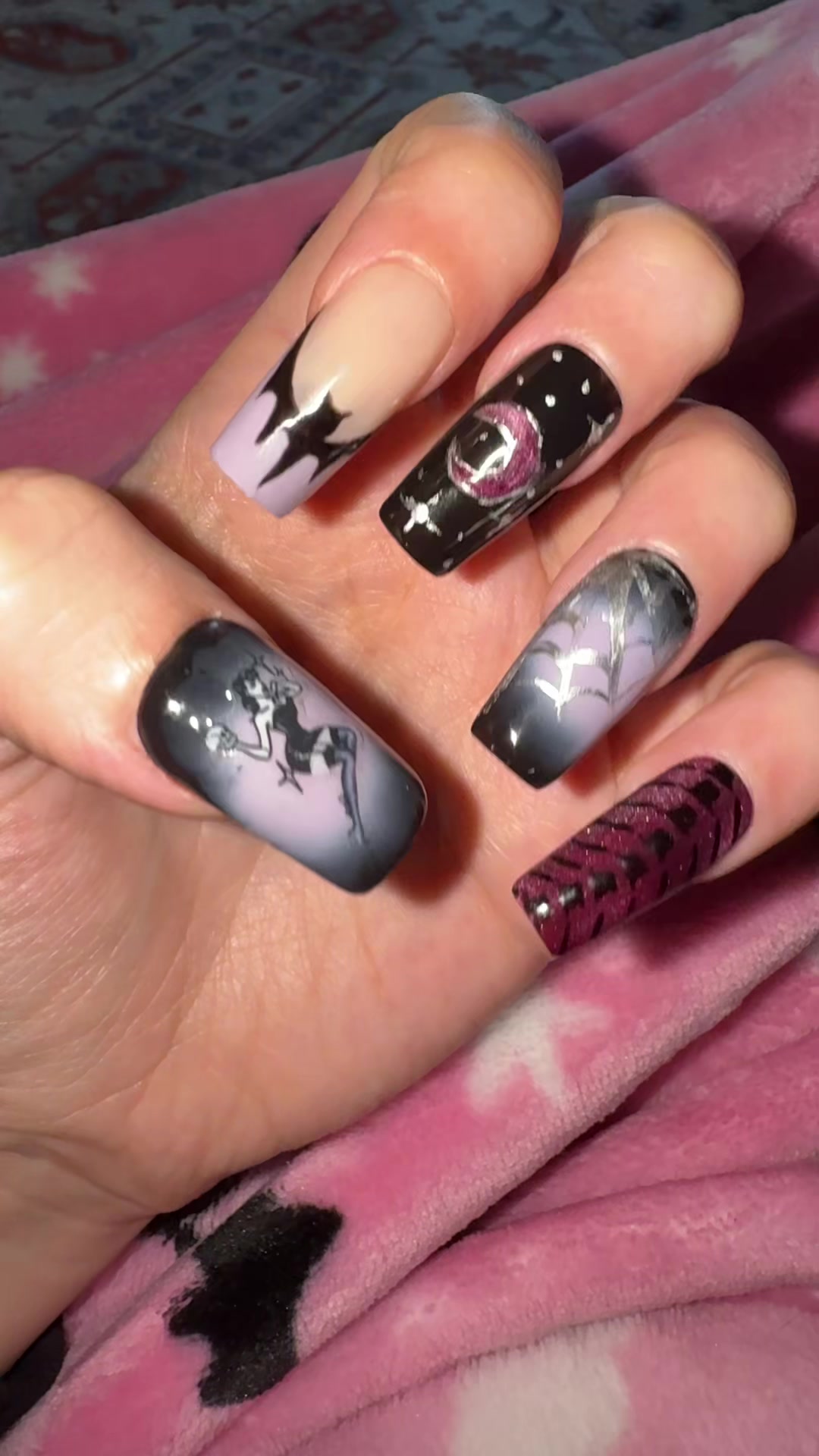 @Raegan Shae 🦇