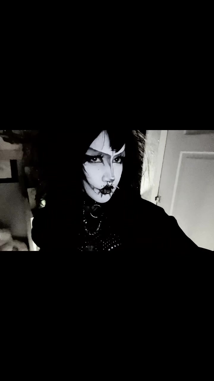 @༺🕷𖤐𝕽𝖔𝖇𝖇𝖘 𝖂𝖎𝖋𝖊𖤐🕷༻