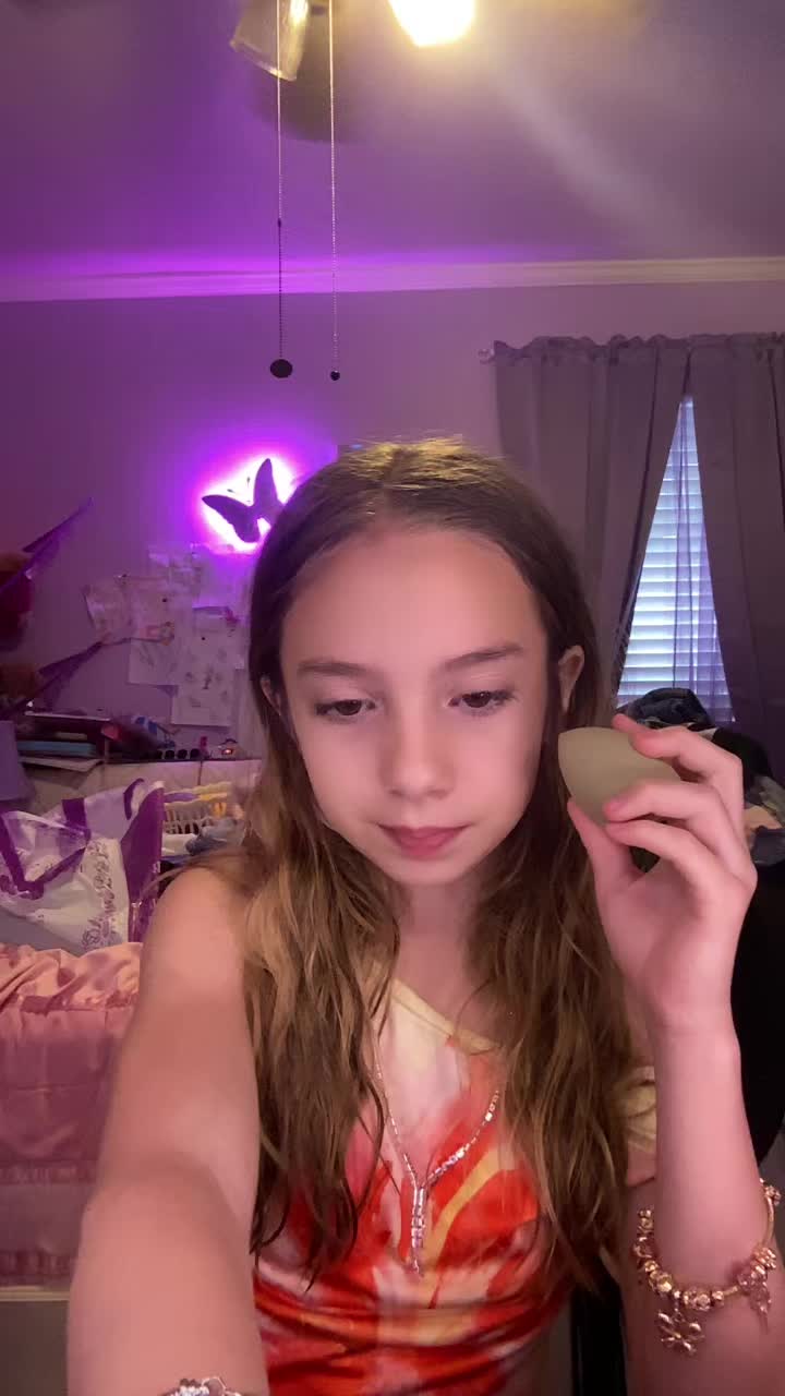 @Chloe parrot official account