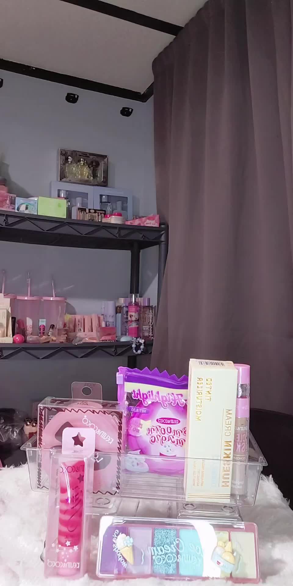 @Kiticosmetics