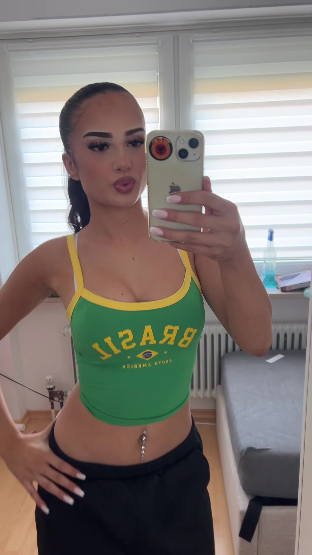 @anelamrn_