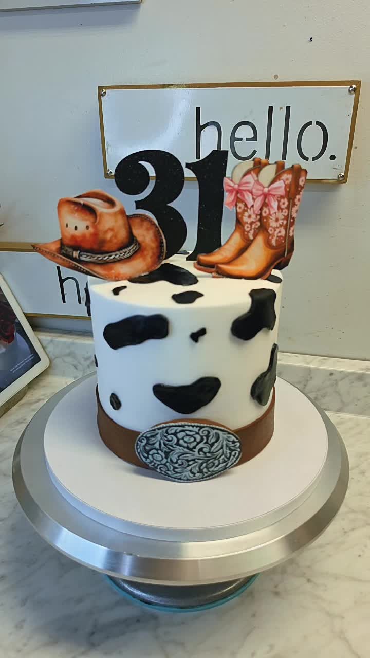 @AmazingCakesByYessy