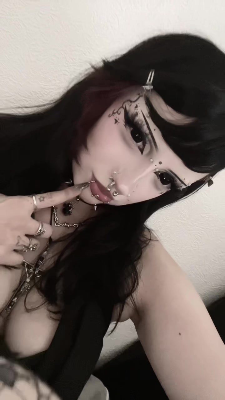 @lari ૮ ․ ․ ྀིა