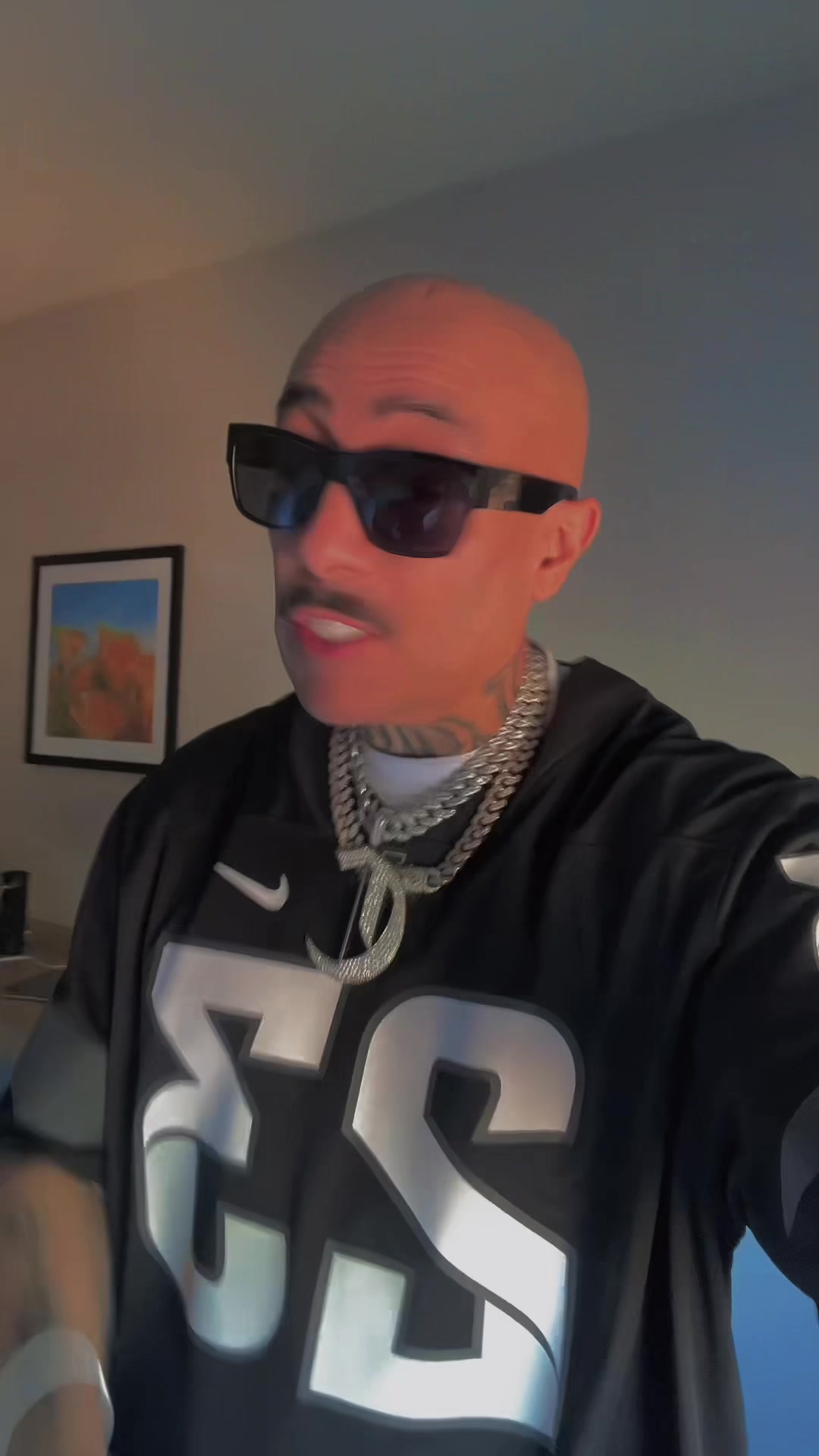 @Mr.Capone-E